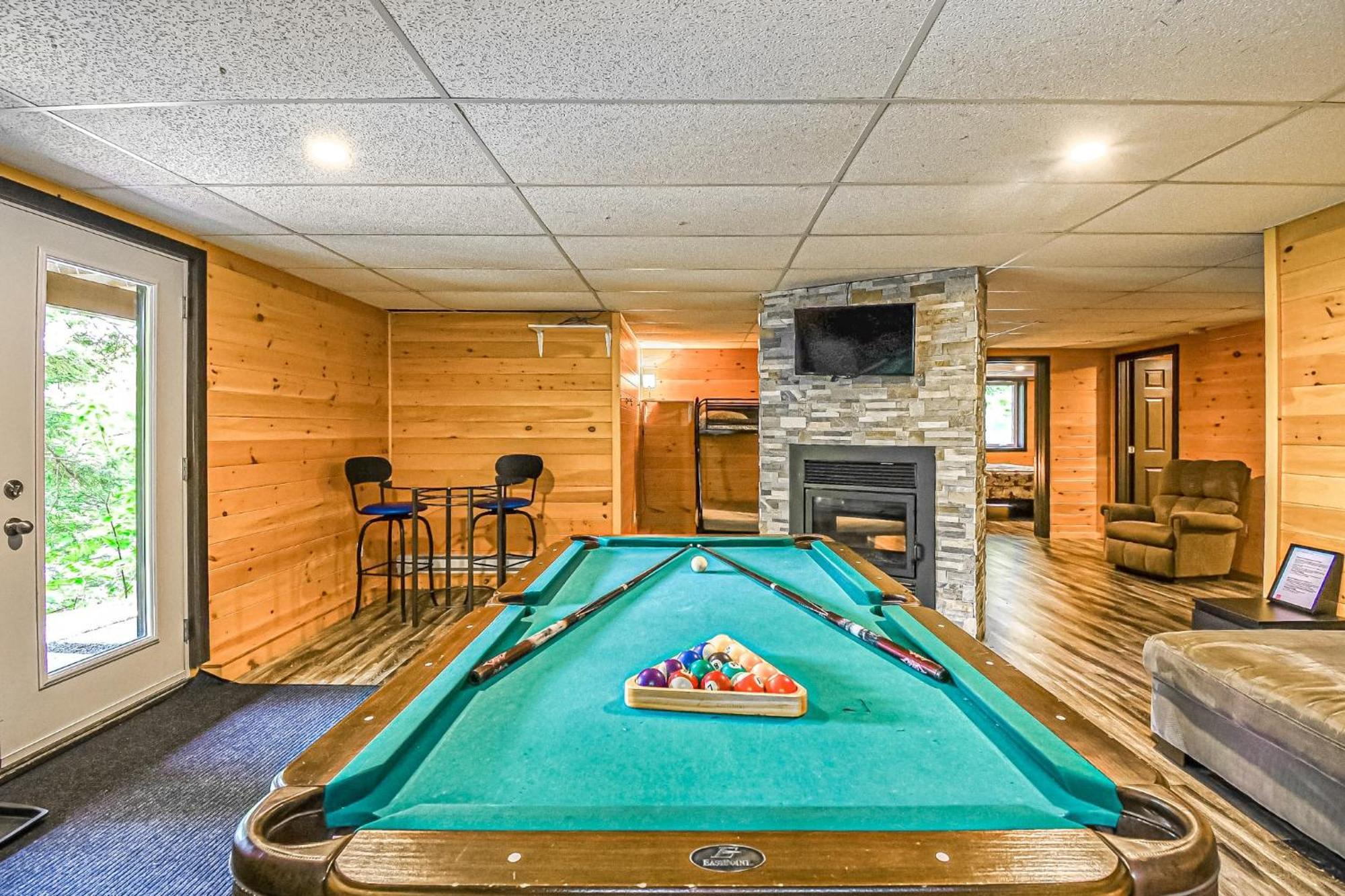 Brown Bear Lodge Brownsburg Luaran gambar